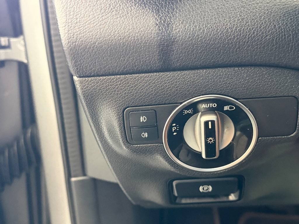 Used 2018 Mercedes-Benz GLA 250 image 26