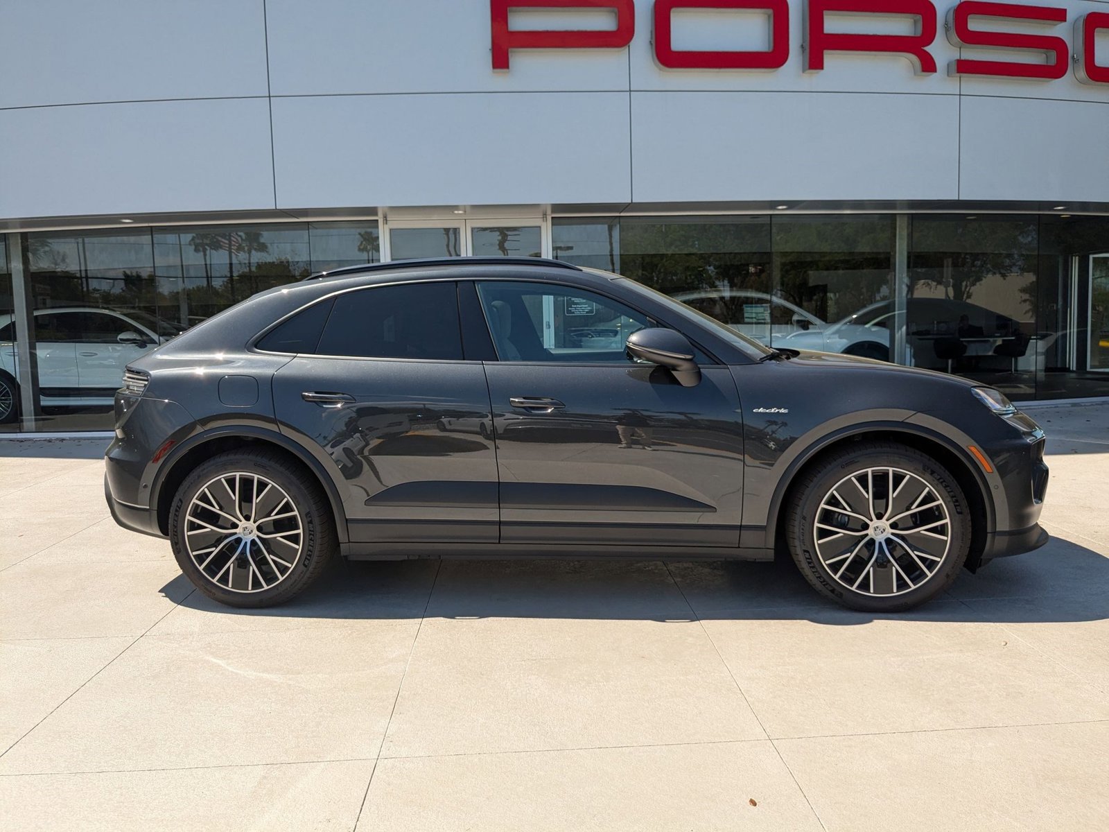 New 2024 Porsche Macan 4 Electric image 8