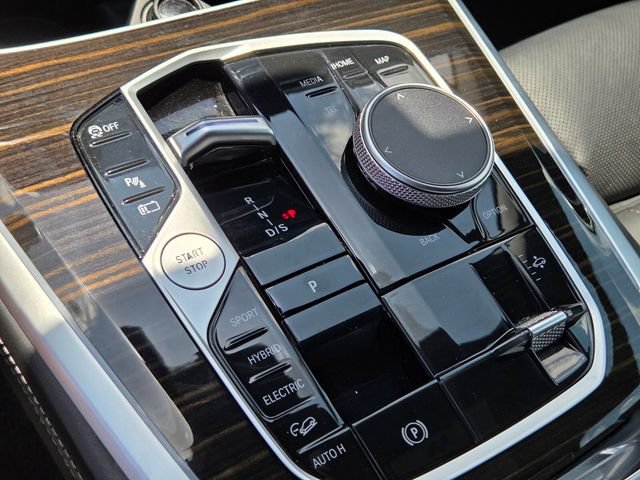 Used 2025 BMW X5 xDrive50e AWD/4WD image 23