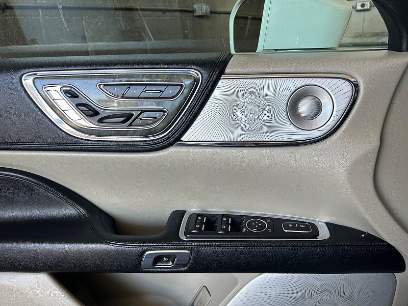 Used 2018 Lincoln Continental Reserve AWD/4WD image 28