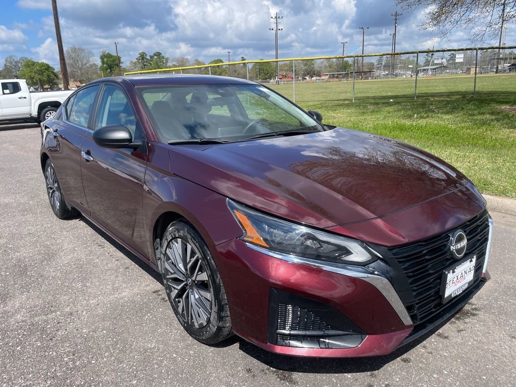 Used 2024 Nissan Altima 2.5 SV image 12