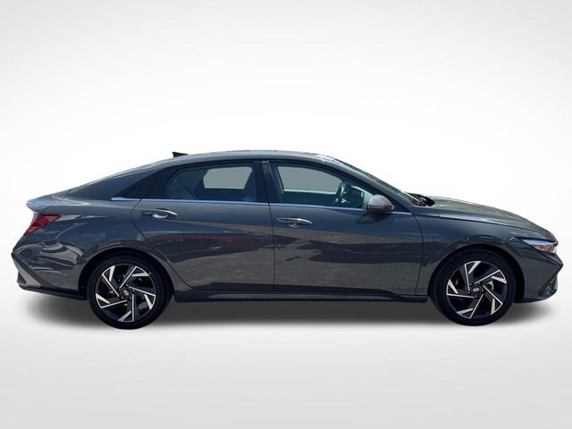 Used 2026 Hyundai Elantra Limited FWD image 7