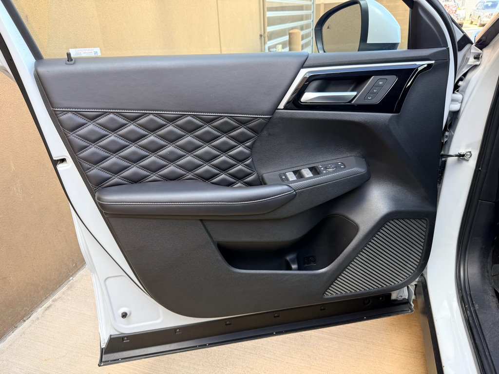 Used 2024 Mitsubishi Outlander SEL AWD/4WD image 9
