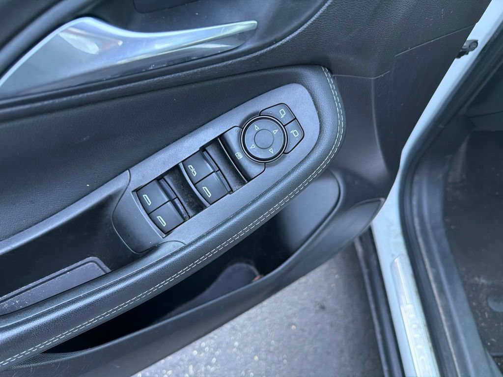 Used 2022 Buick Encore GX Preferred w/ Cold Weather Comfort Package AWD/4WD image 7