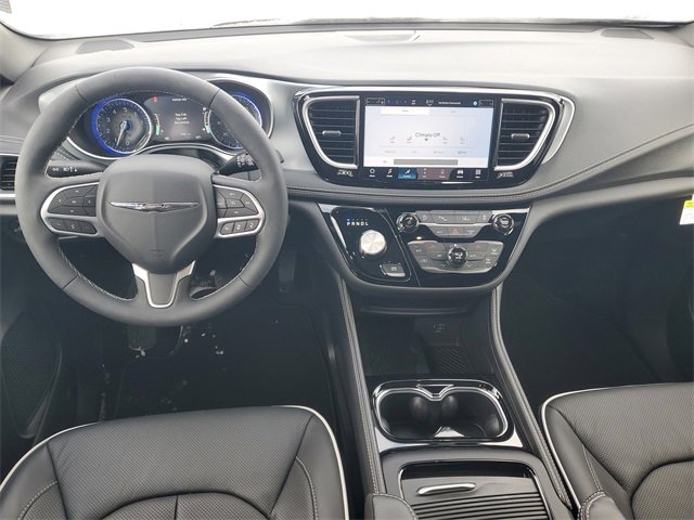 New 2026 Chrysler Pacifica Limited w/ Trailer Tow Group image 13