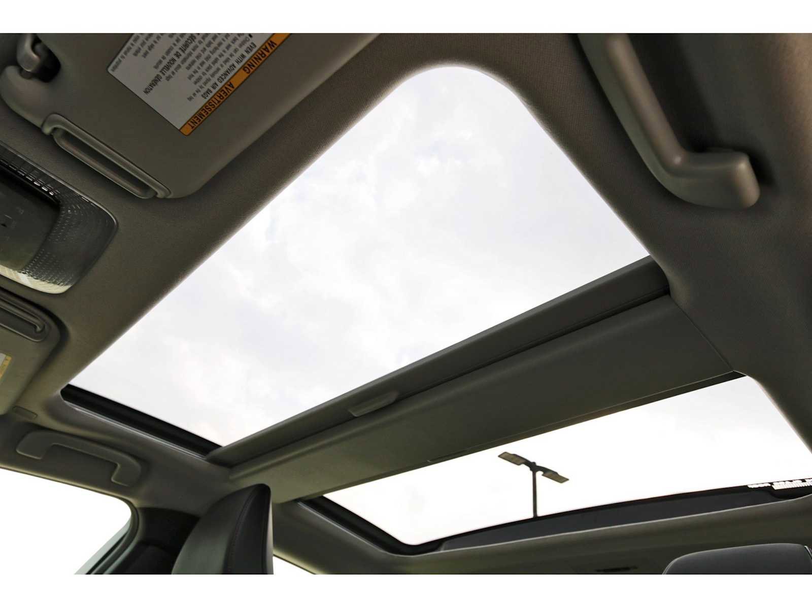 Used 2025 Toyota Prius XSE image 28