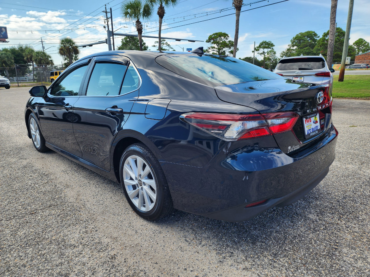 Used 2021 Toyota Camry LE image 3