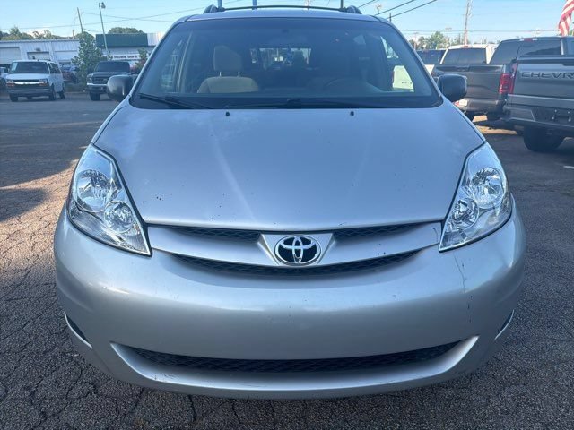 Used 2010 Toyota Sienna LE FWD image 4