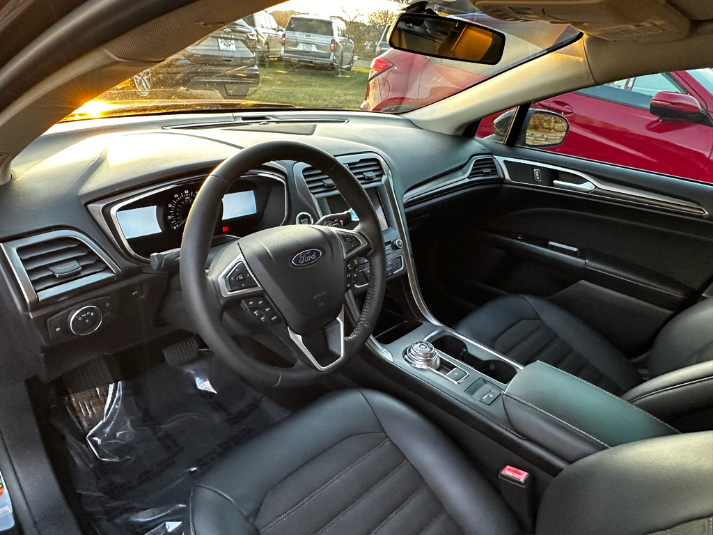 Used 2017 Ford Fusion SE w/ Equipment Group 201A image 13