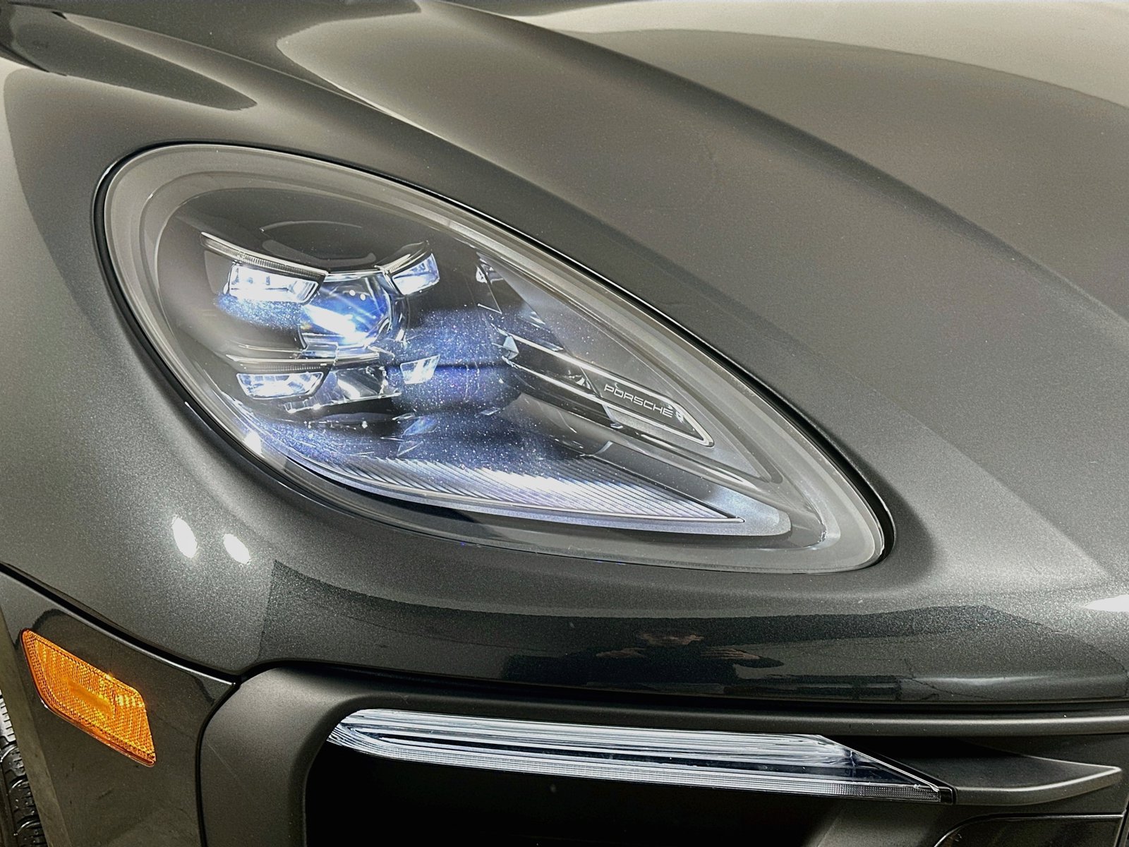 Used 2026 Porsche Macan AWD/4WD image 9