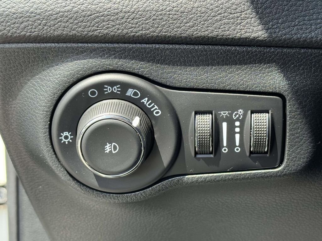Used 2021 Jeep Compass Latitude w/ Convenience Group AWD/4WD image 15