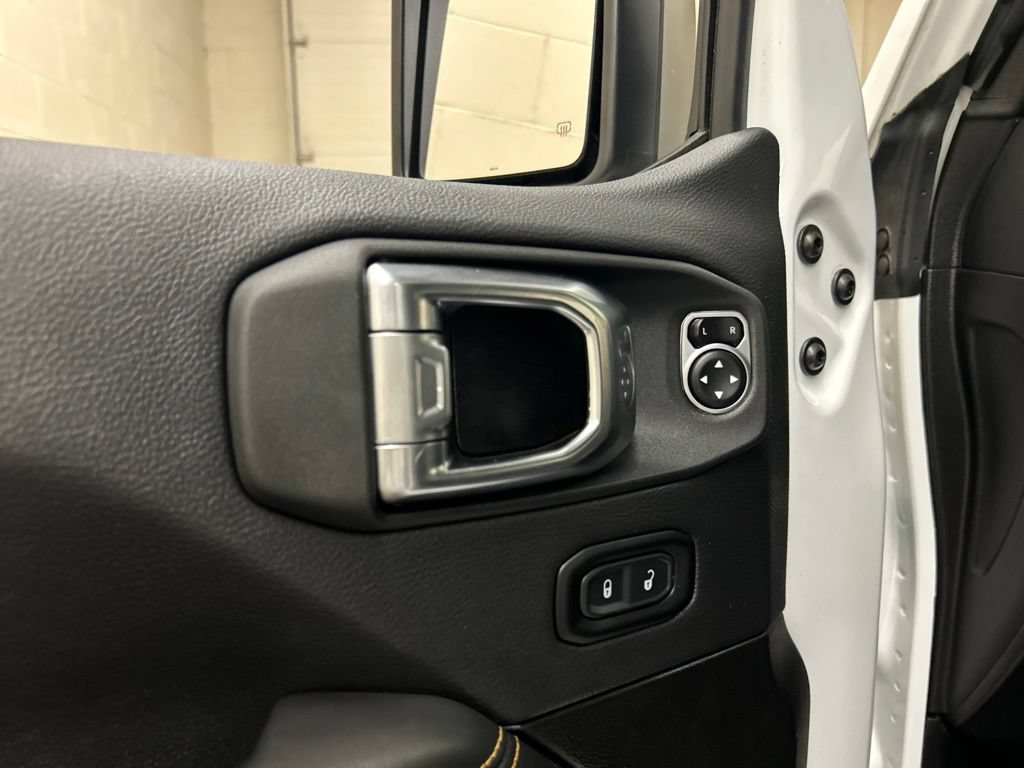 Used 2025 Jeep Wrangler Unlimited Sahara w/ Technology Group AWD/4WD image 25