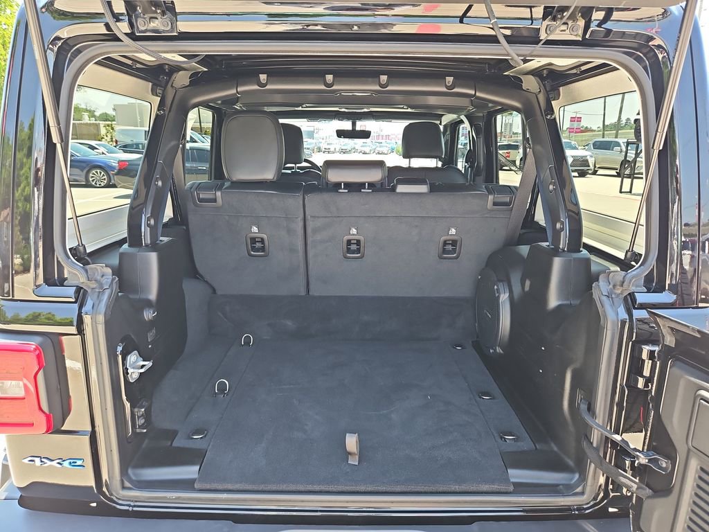 Used 2023 Jeep Wrangler Unlimited Sahara w/ Cold Weather Group AWD/4WD image 18