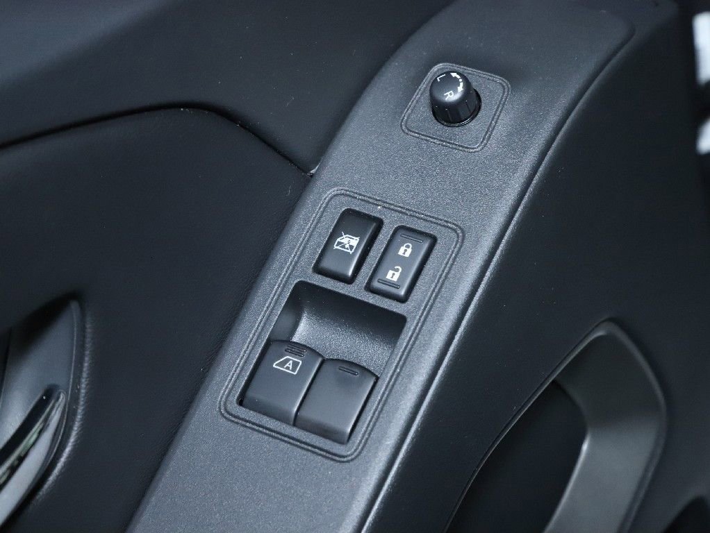 Certified 2025 Nissan Frontier SV image 18