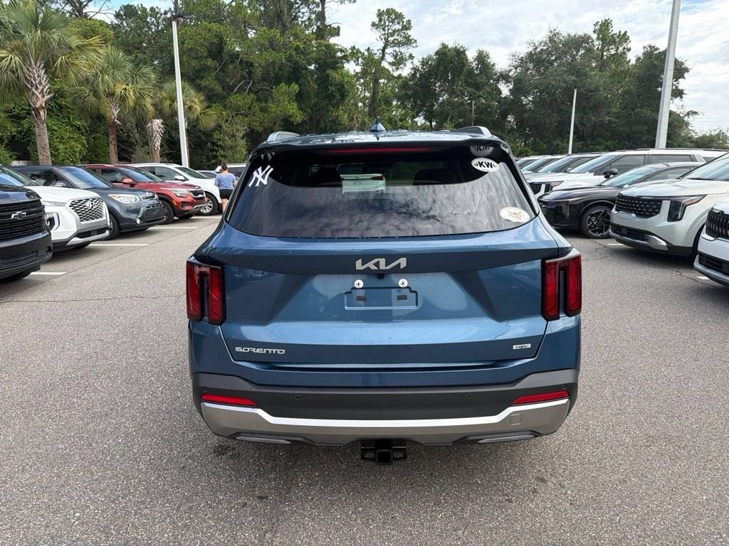 Certified 2025 Kia Sorento EX FWD image 4