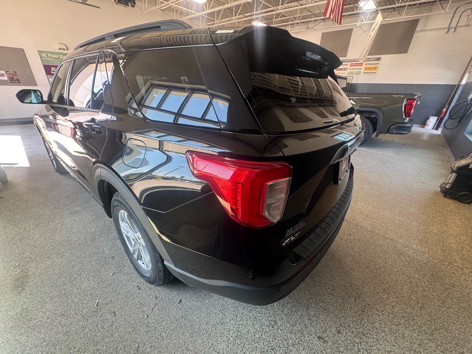 Used 2020 Ford Explorer XLT w/ Comfort Package AWD/4WD image 7