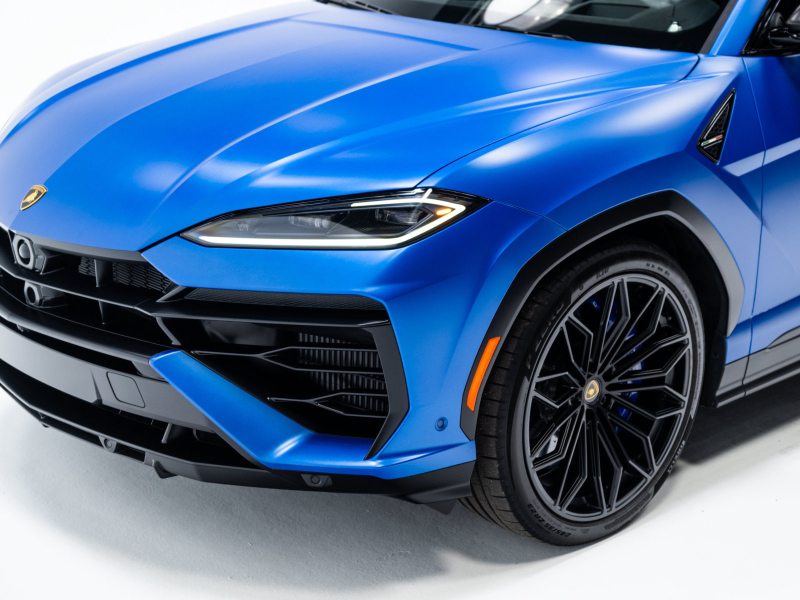 Used 2025 Lamborghini Urus SE AWD/4WD image 34
