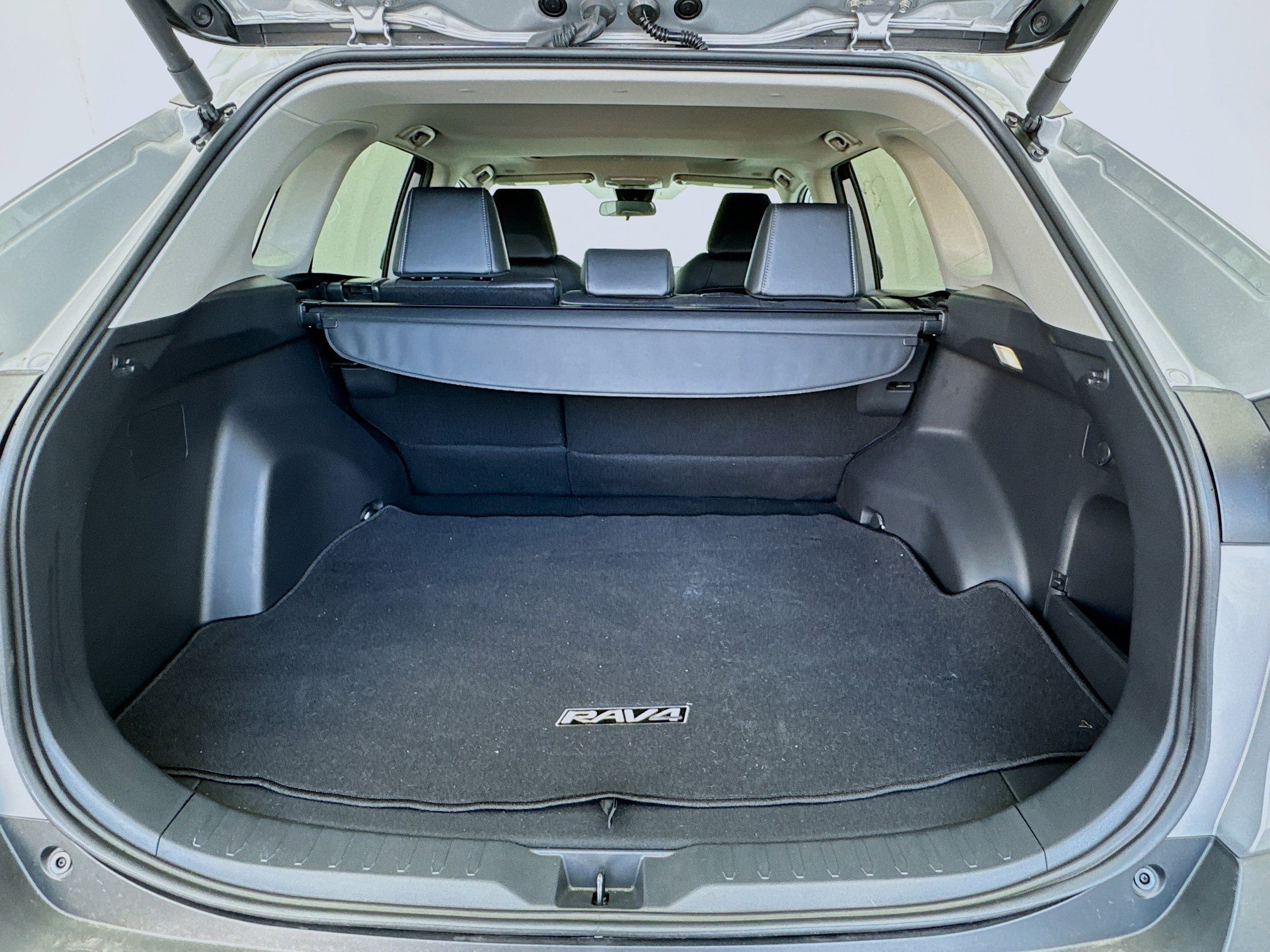 Used 2024 Toyota RAV4 XLE Premium image 18