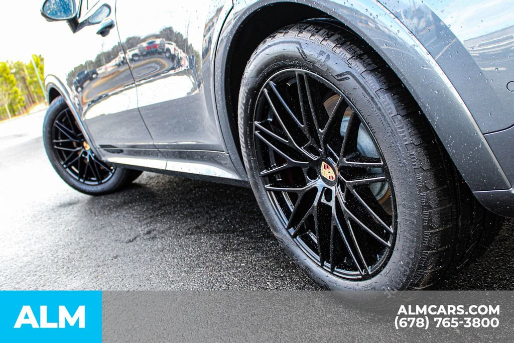 Used 2025 Porsche Cayenne GTS w/ Technology Package image 14
