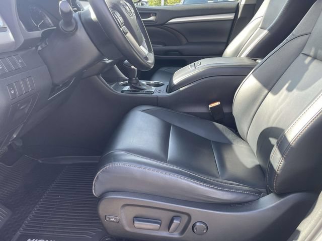 Used 2018 Toyota Highlander XLE AWD/4WD image 9