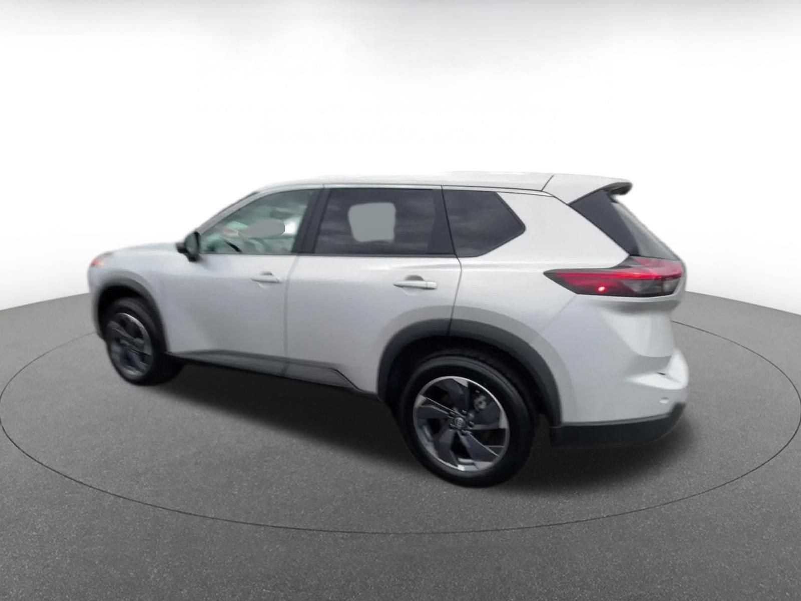 Used 2025 Nissan Rogue SV image 10