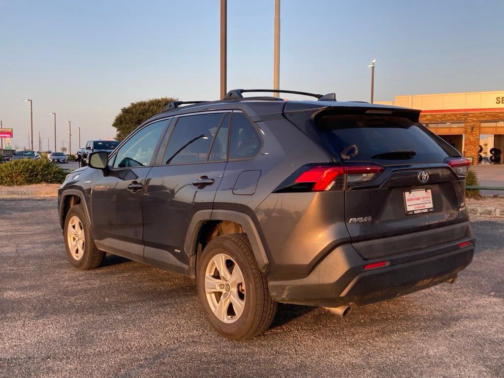 Used 2019 Toyota RAV4 LE w/ Carpet Mat Package AWD/4WD image 7