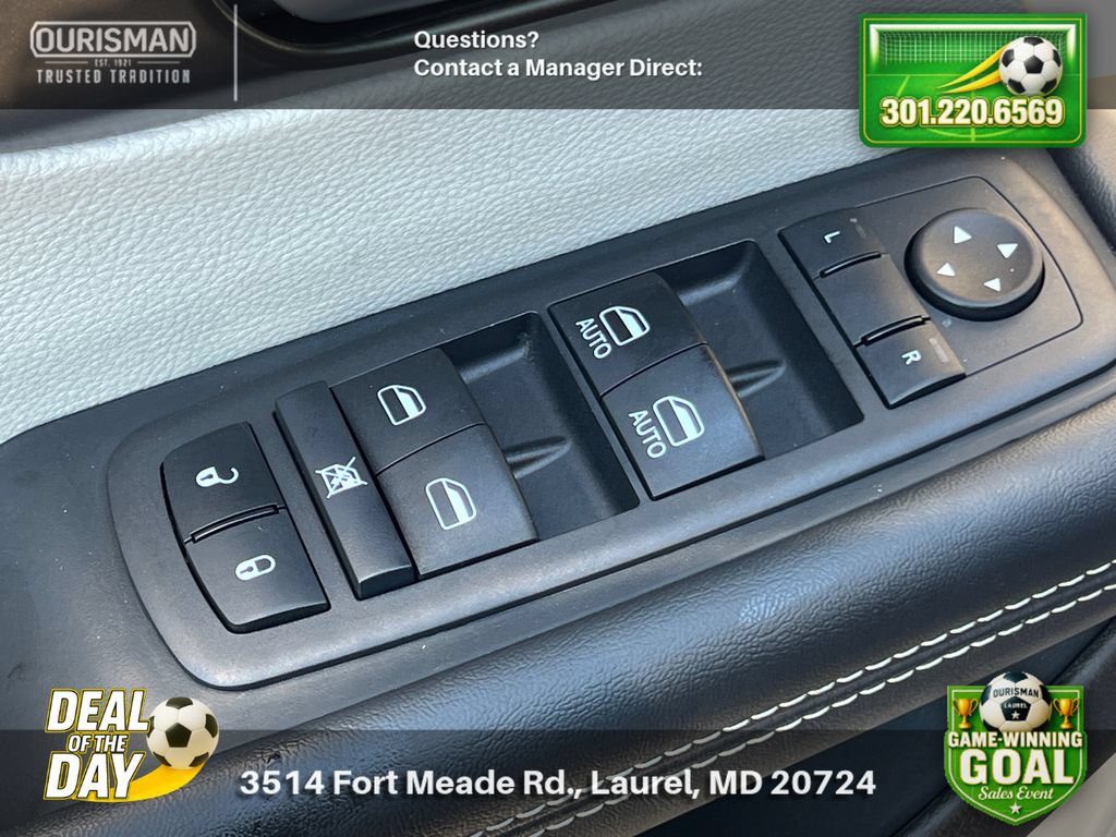 Used 2024 Chrysler Pacifica Touring-L FWD image 8