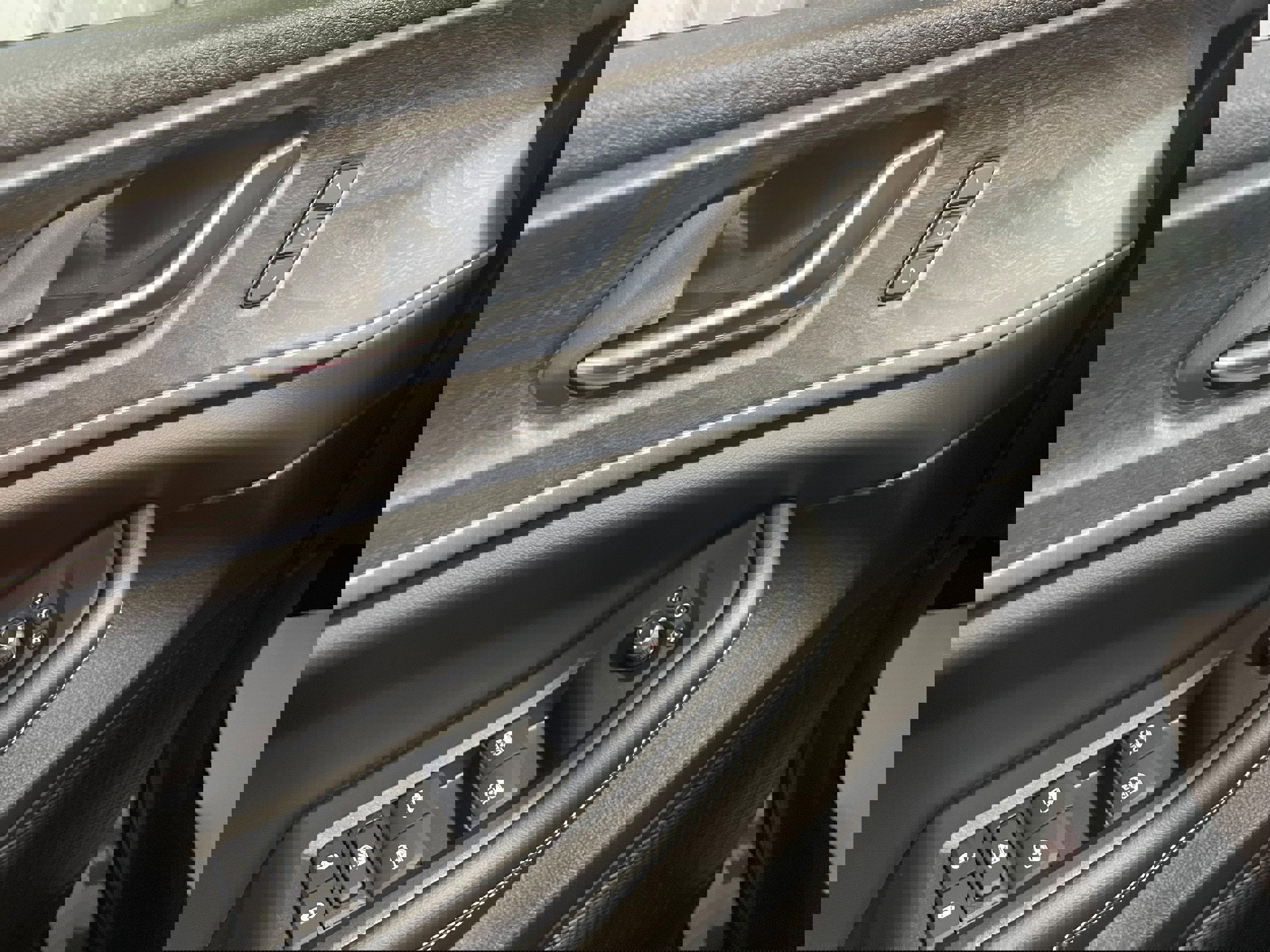 New 2025 Jeep Grand Cherokee L Limited image 10