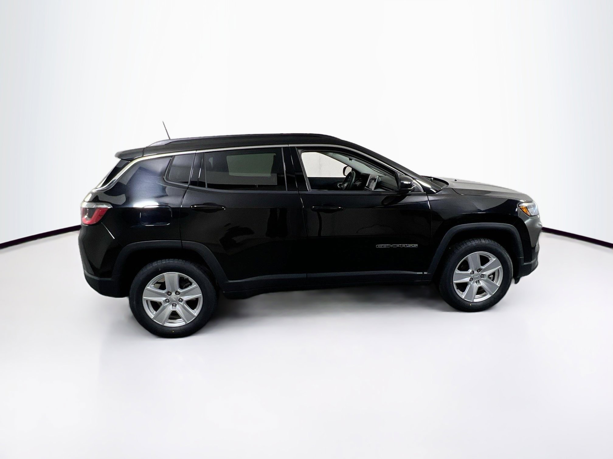 Used 2022 Jeep Compass Latitude image 4