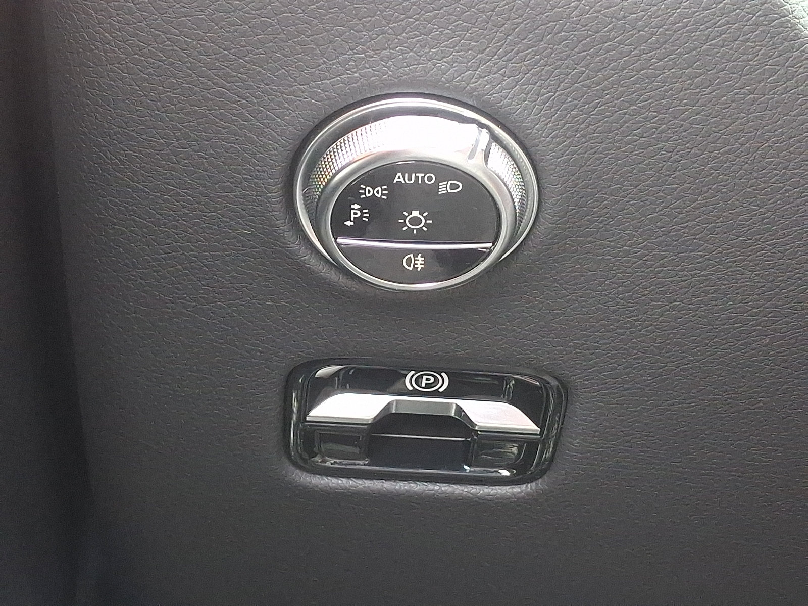 Used 2024 Mercedes-Benz GLC 300 4MATIC image 26