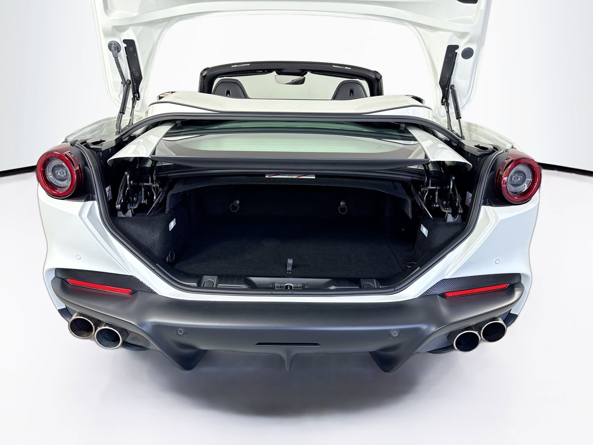 Certified 2022 Ferrari Portofino M RWD image 27
