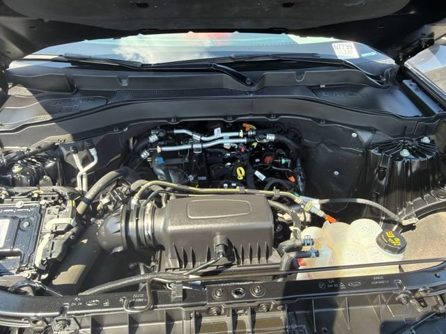 Used 2023 Ford Explorer XLT w/ Equipment Group 202A AWD/4WD image 9