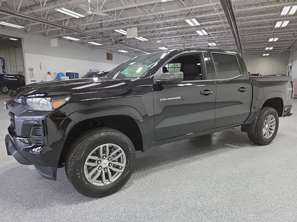 New 2026 Chevrolet Colorado LT w/ Advanced Trailering Package AWD/4WD image 3
