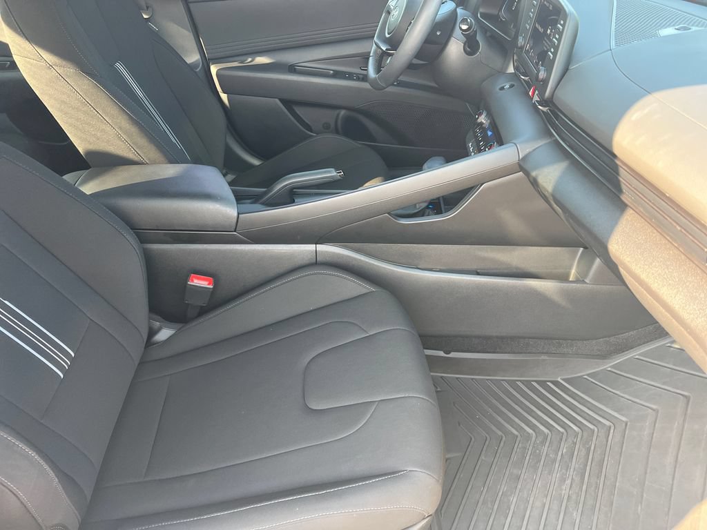 Certified 2025 Hyundai Elantra Sport FWD image 7