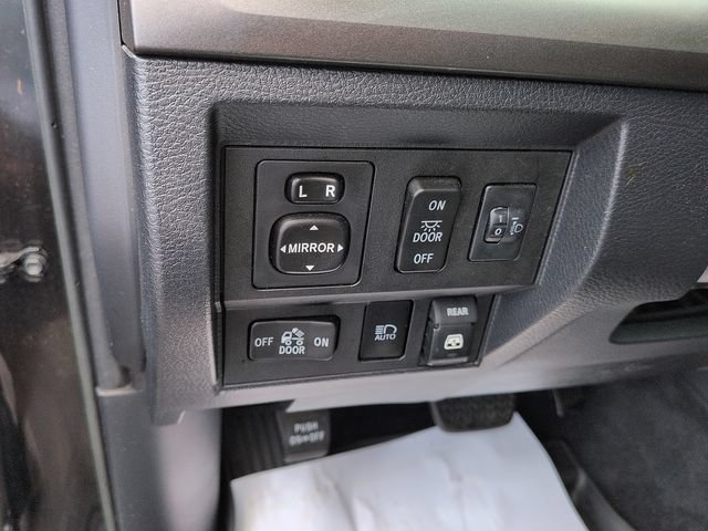 Used 2018 Toyota Tundra SR5 w/ TRD Off Road Package AWD/4WD image 18