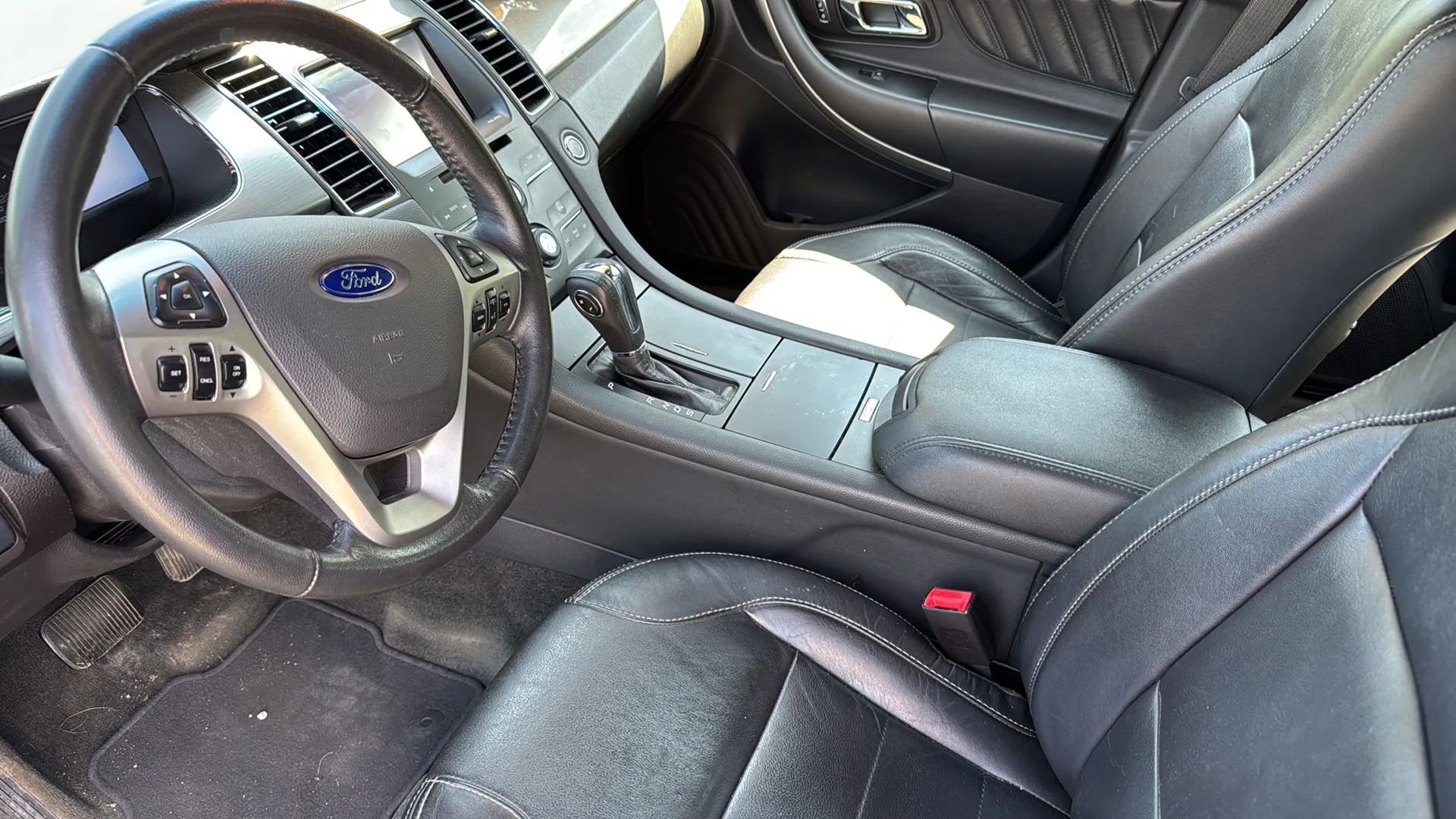 Used 2013 Ford Taurus SEL FWD image 4