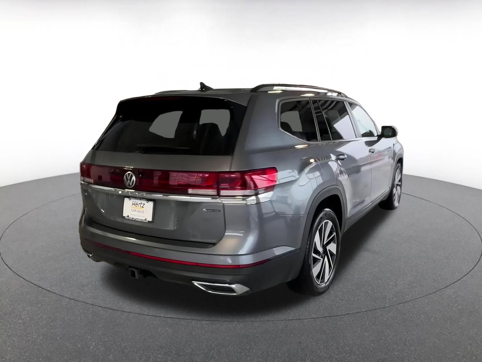 Used 2025 Volkswagen Atlas SE image 13