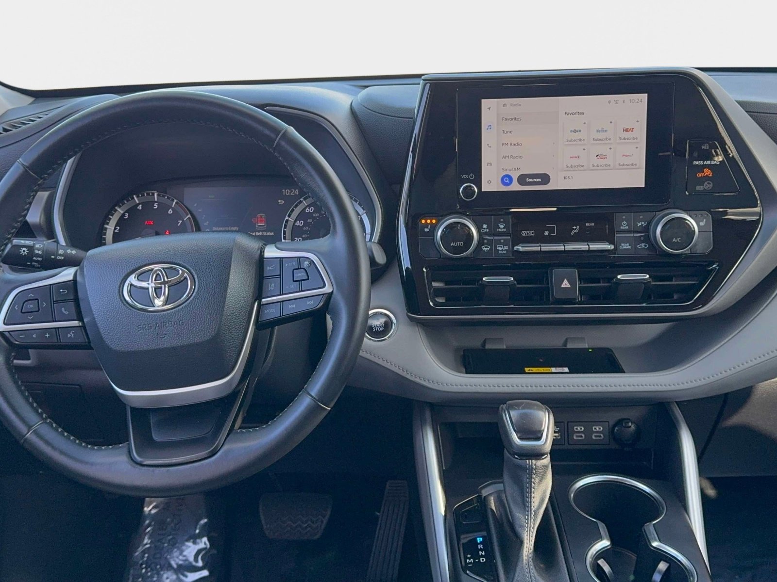 Used 2023 Toyota Highlander XLE image 10