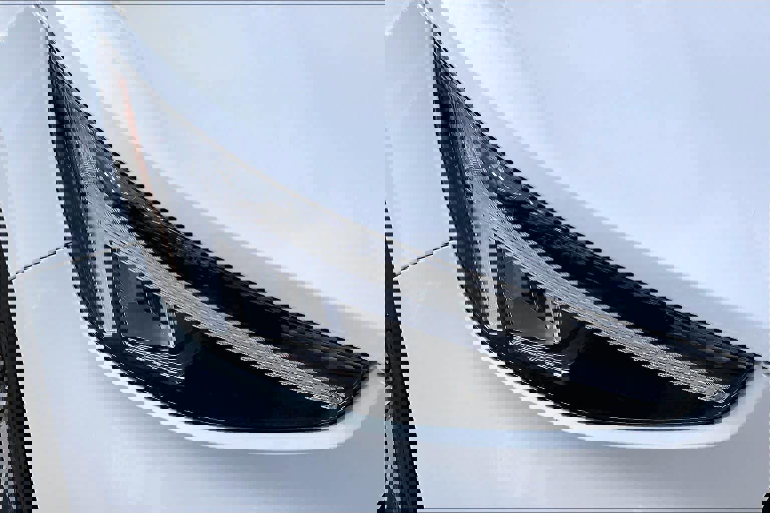 Certified 2023 Volvo XC40 B5 Plus w/ Climate Package image 26