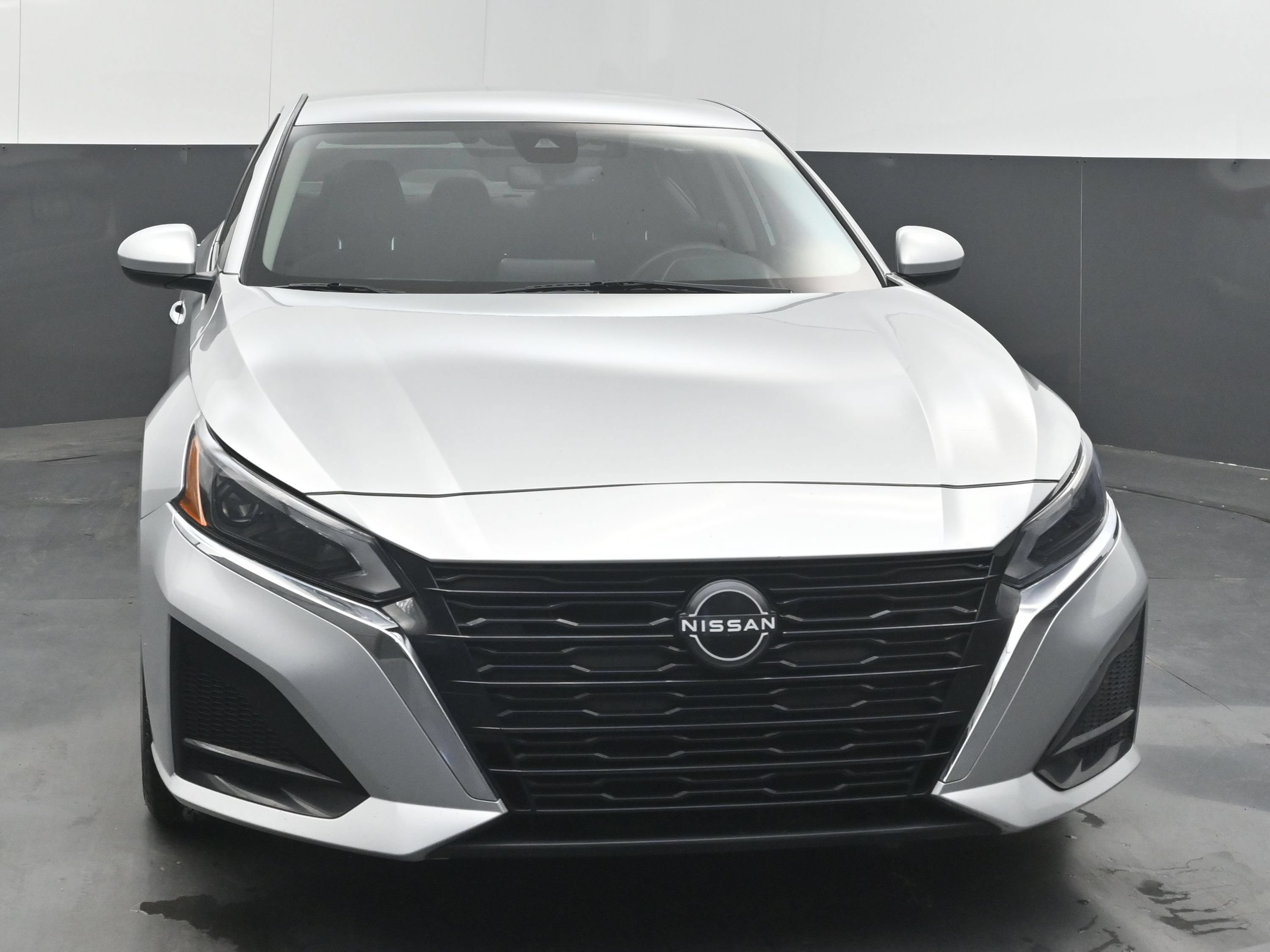 Used 2023 Nissan Altima 2.5 SV FWD image 3