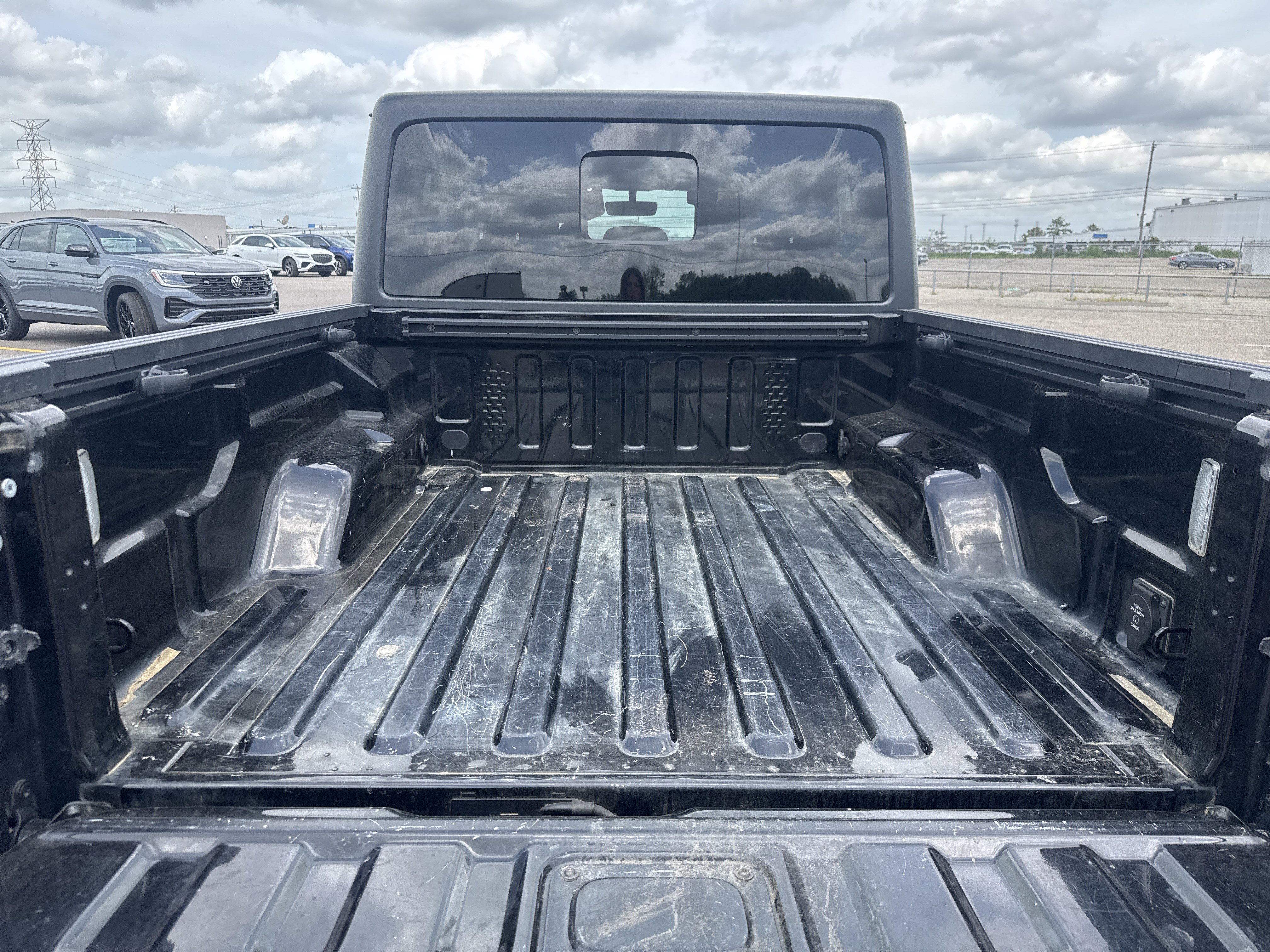 Used 2023 Jeep Gladiator Sport image 7