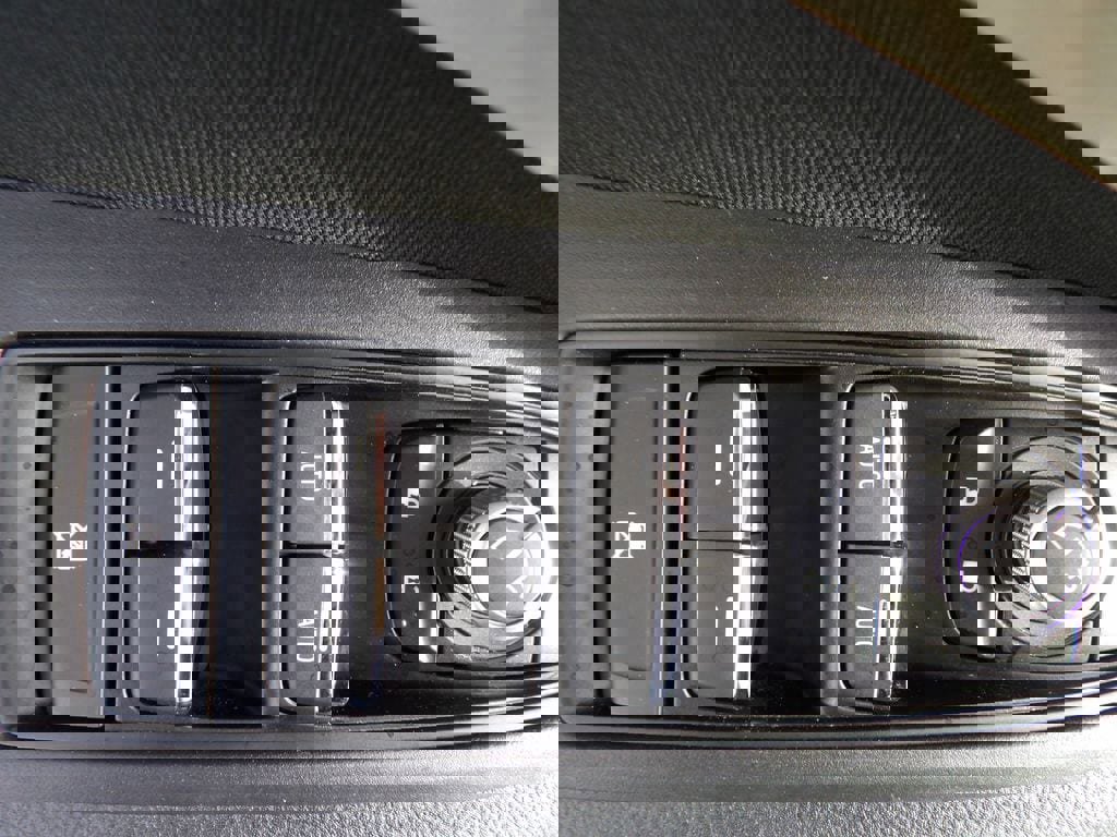 Used 2021 Subaru Ascent Premium w/ Convenience Package image 12