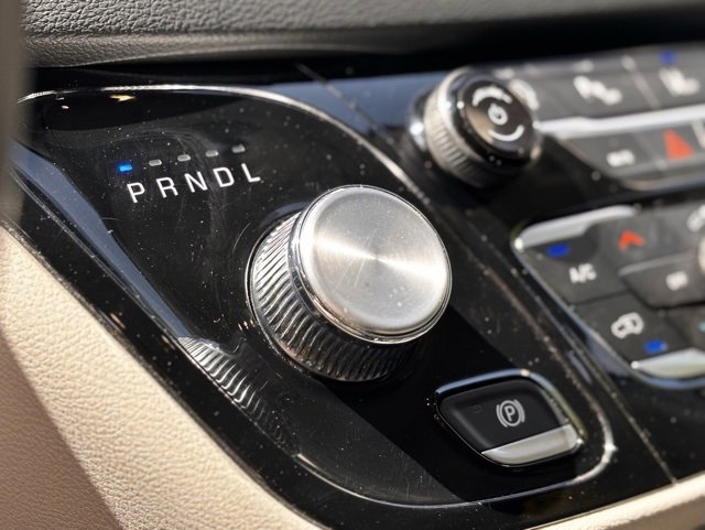 Used 2024 Chrysler Pacifica Touring-L image 14