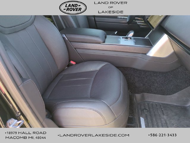 Certified 2025 Land Rover Range Rover SE AWD/4WD image 18