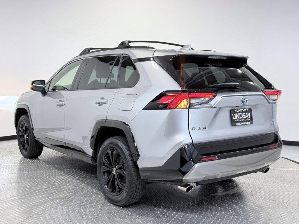 Used 2024 Toyota RAV4 SE image 4