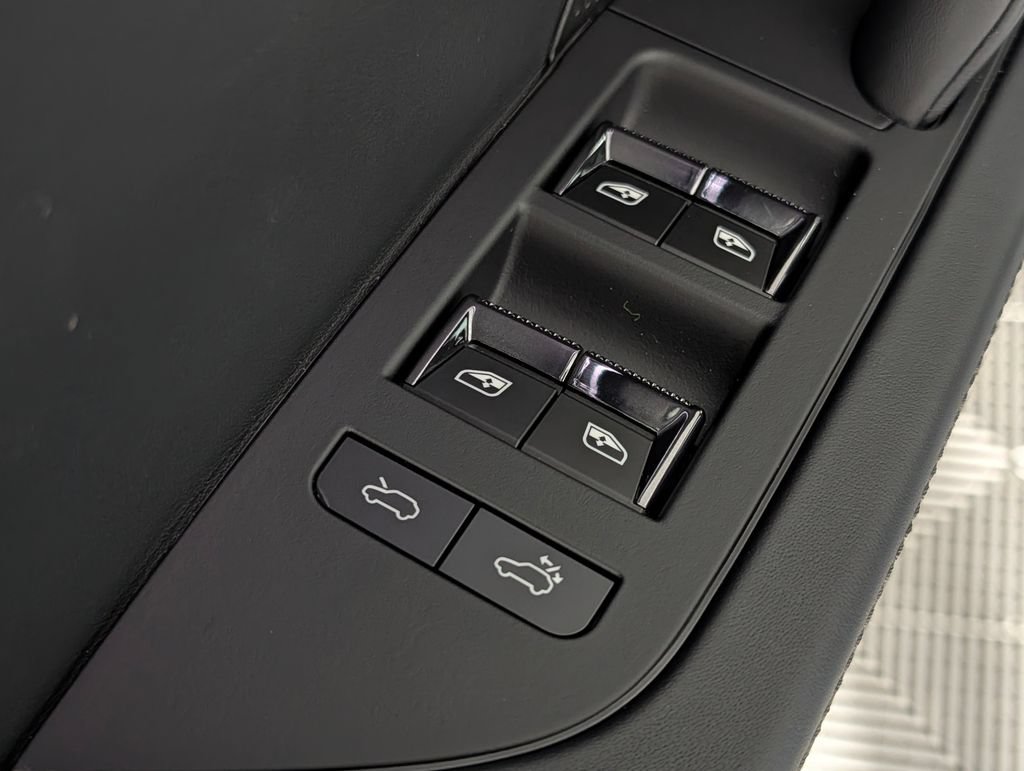 New 2026 Porsche Cayenne Turbo AWD/4WD image 27