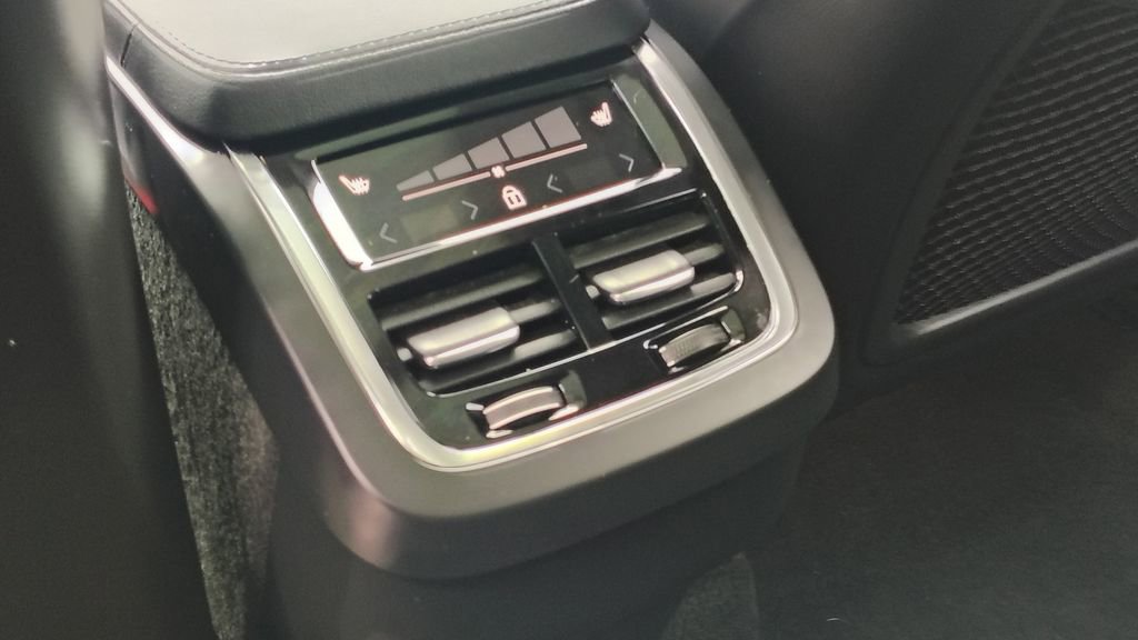 Certified 2023 Volvo XC90 B5 Plus w/ Protection Package Premier image 29