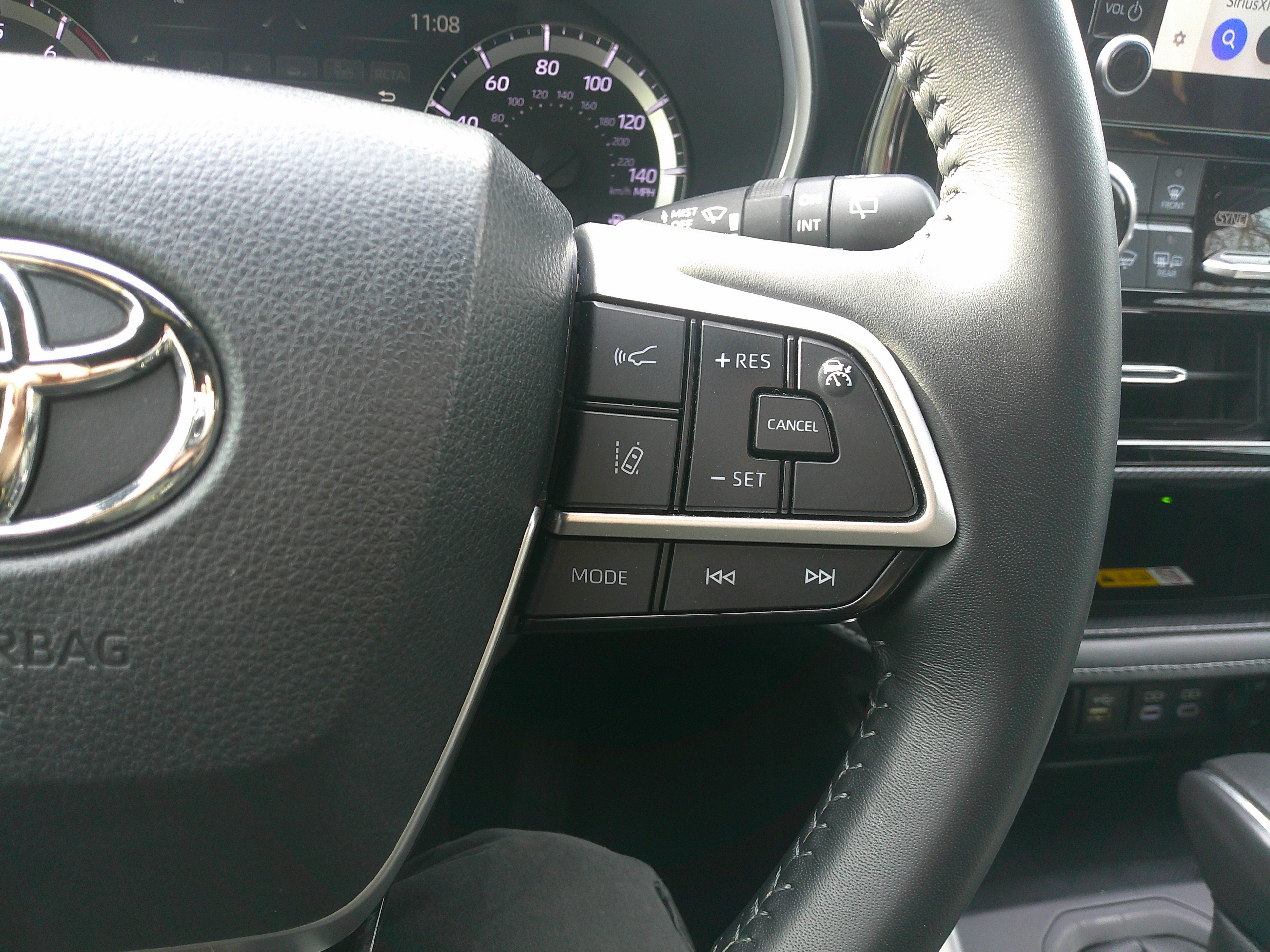 Used 2024 Toyota Highlander XSE image 20