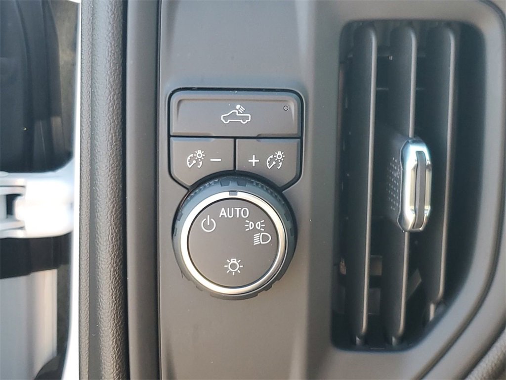 Certified 2024 Chevrolet Silverado 1500 Custom image 18