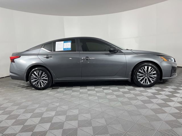 Used 2024 Nissan Altima 2.5 SV image 12